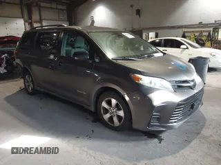2018 Toyota Sienna LE Auto Access Seat with VIN 5TDKZ3DC4JS906025, listed as a IAAI auction lot 41078552 with 227,565 mi miles. Bid and sale history available at carsss.com. Image 1.