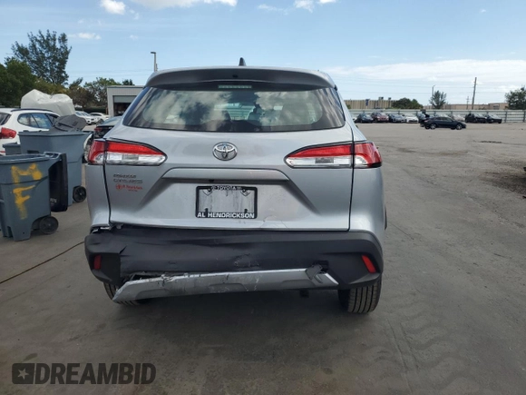 2023 Toyota Corolla Cross L z VIN 7MUAAAAG8PV043744, wystawiony jako Copart lot #47469395 z przebiegiem 84 015 mil mil oraz Nie do naprawy • Non repairable. Historia ofert i sprzedaży dostępna na DreamBid. Obrazek 6.