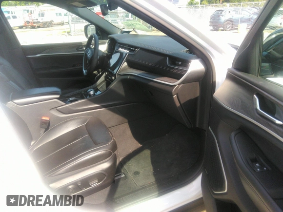 2024 Jeep Grand Cherokee z VIN 1C4RJYB60R8520976, wystawiony jako IAAI lot #42828740 z przebiegiem 33 845 mil mil oraz . Historia ofert i sprzedaży dostępna na DreamBid. Obrazek 5.