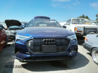 2022 Audi e-tron Premium with VIN WA1AAAGE0NB026001, listed as a Copart auction lot 57532563 with 0 mi miles. Bid and sale history available at carsss.com. Image 5.