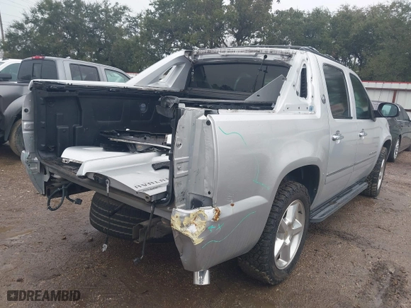 2013 Chevrolet Avalanche LTZ with VIN 3GNMCGE04DG109502, listed as a IAAI auction lot 41335363 with 166,877 mi miles. Bid and sale history available at carsss.com. Image 4.
