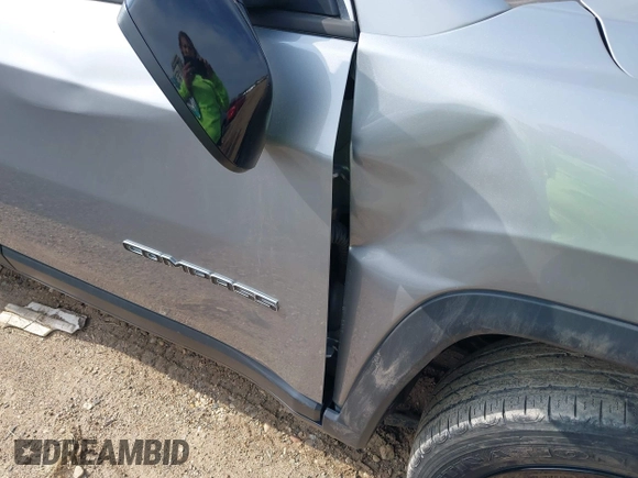 2022 Jeep Compass Latitude with VIN 3C4NJDBB6NT123062, listed as a IAAI auction lot 41770366 with 28,375 mi miles and . Bid and sale history available at DreamBid. Image 17.