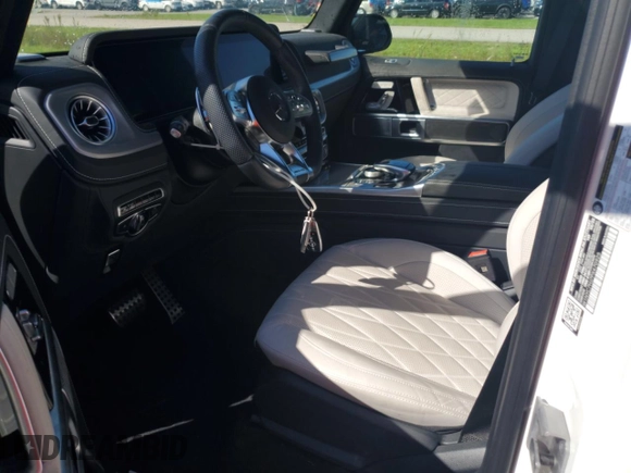 2023 Mercedes-Benz G 63 AMG z VIN W1NYC7HJ7PX470925, wystawiony jako Copart lot #74537454 z przebiegiem Nie podano mil oraz Nie do naprawy • Non repairable. Historia ofert i sprzedaży dostępna na DreamBid. Obrazek 7.