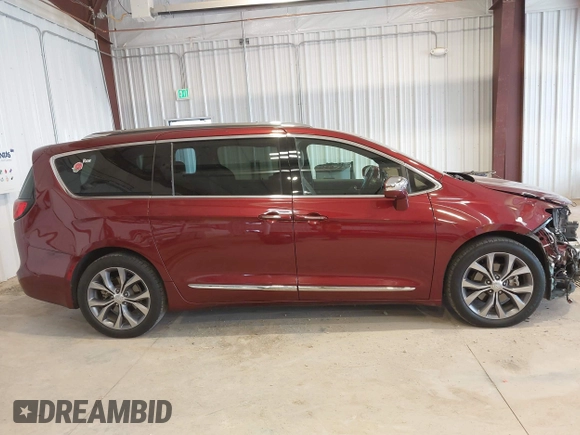 2020 Chrysler Pacifica Limited z VIN 2C4RC1GG8LR240673, wystawiony jako IAAI lot #41899834 z przebiegiem 83 504 mil mil oraz . Historia ofert i sprzedaży dostępna na DreamBid. Obrazek 14.