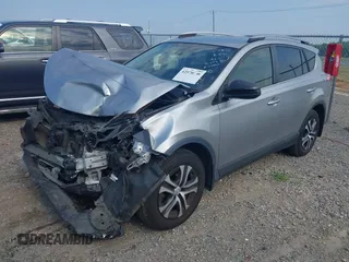 2018 Toyota RAV4 LE z VIN JTMBFREV7JJ250802, wystawiony jako IAAI lot #42578008 z przebiegiem 145 952 mil mil oraz . Historia ofert i sprzedaży dostępna na DreamBid. Obrazek 18.