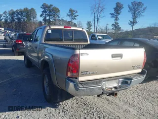 2005 Toyota Tacoma PreRunner with VIN 3TMKU72N75M001102, listed as a IAAI auction lot 41105774 with 233,167 mi miles. Bid and sale history available at carsss.com. Image 3.