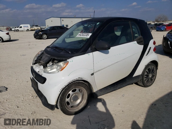 2014 Smart fortwo Pure z VIN WMEEJ3BA8EK742332, wystawiony jako Copart lot #44252235 z przebiegiem 97 980 mil mil oraz Czysty tytuł • Clean title. Historia ofert i sprzedaży dostępna na DreamBid. Obrazek 1.