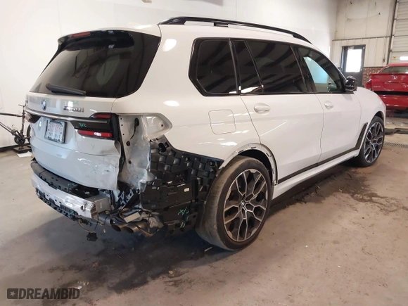 2024 BMW X7 M60i with VIN 5UX33EM04R9T72699, listed as a IAAI auction lot 41296464 with 39,785 mi miles. Bid and sale history available at carsss.com. Image 4.