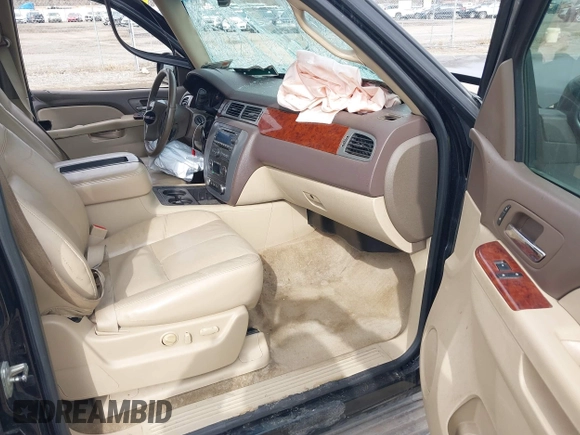 2011 GMC Yukon SLT with VIN 1GKS2CE02BR365229, listed as a IAAI auction lot 41601082 with 203,739 mi miles. Bid and sale history available at carsss.com. Image 5.