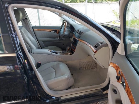 2005 Mercedes-Benz E-Class 3.2L with VIN WDBUF65J05A634879, listed as a IAAI auction lot 39904592 with 4,835 mi miles. Bid and sale history available at carsss.com. Image 5.