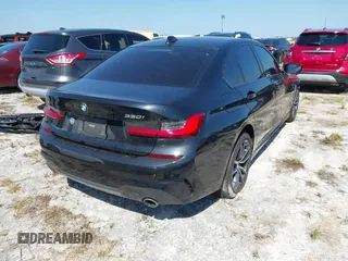 2019 BMW 3 Series 330i xDrive with VIN WBA5R7C51KFH25487, listed as a IAAI auction lot 40605403 with 1 mi miles. Bid and sale history available at carsss.com. Image 4.