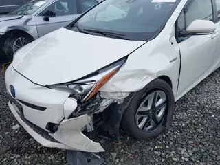 2017 Toyota Prius Two with VIN JTDKARFU9H3038521, listed as a IAAI auction lot 41477948 with 199,917 mi miles. Bid and sale history available at carsss.com. Image 6.