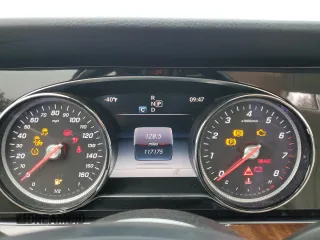 2017 Mercedes-Benz E 300 Luxury with VIN WDDZF4KB9HA108172, listed as a Copart auction lot 60645625 with 117,175 mi miles and Clean title. Bid and sale history available at DreamBid. Image 9.