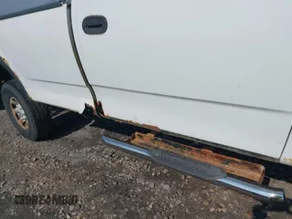 1999 Ford F-250 z VIN 1FTPF28W2XNB25385, wystawiony jako IAAI lot #42768047 z przebiegiem Nie podano mil oraz . Historia ofert i sprzedaży dostępna na DreamBid. Obrazek 12.