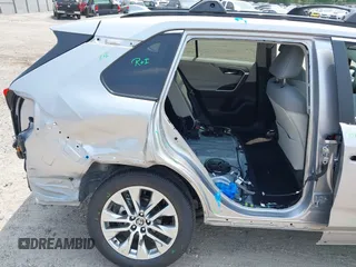 2024 Toyota RAV4 XLE Premium z VIN 2T3A1RFV6RC462114, wystawiony jako IAAI lot #42438905 z przebiegiem 3 620 mil mil oraz . Historia ofert i sprzedaży dostępna na DreamBid. Obrazek 6.