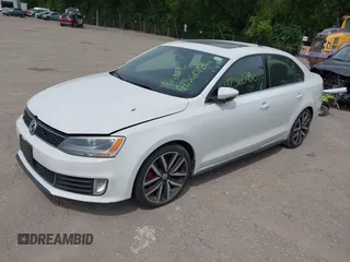 2012 Volkswagen Jetta GLI Autobahn z VIN 3VW4A7AJ3CM409073, wystawiony jako IAAI lot #42360786 z przebiegiem 208 712 mil mil oraz . Historia ofert i sprzedaży dostępna na DreamBid. Obrazek 2.