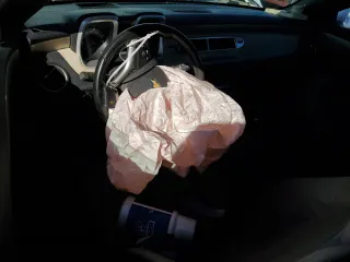 2014 Chevrolet Camaro LT z VIN 2G1FC3D33E9181933, wystawiony jako Copart lot #86049524 z przebiegiem Nie podano mil oraz Szkoda całkowita • Salvage title. Historia ofert i sprzedaży dostępna na DreamBid. Obrazek 8.
