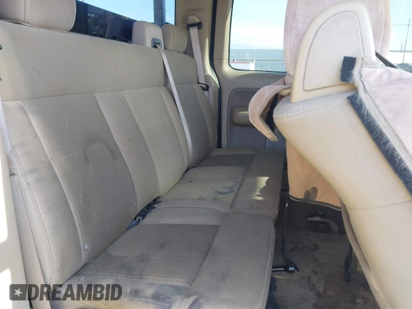 2008 Ford F-150 XL z VIN 1FTPX125X8KC77697, wystawiony jako IAAI lot #42328619 z przebiegiem 178 574 mil mil oraz . Historia ofert i sprzedaży dostępna na DreamBid. Obrazek 8.