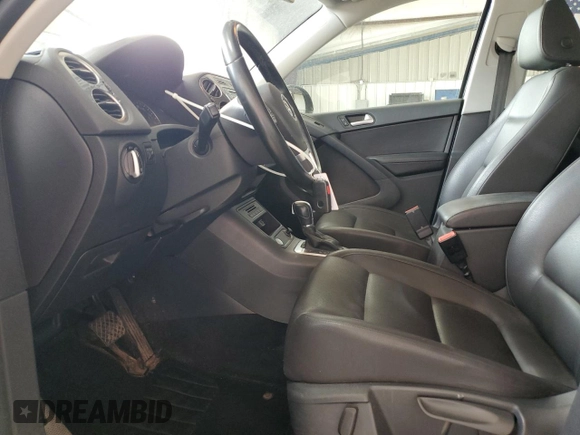 2016 Volkswagen Tiguan S z VIN WVGBV7AX6GW529387, wystawiony jako Copart lot #56159045 z przebiegiem 76 213 mil mil oraz Szkoda całkowita • Salvage title. Historia ofert i sprzedaży dostępna na DreamBid. Obrazek 7.
