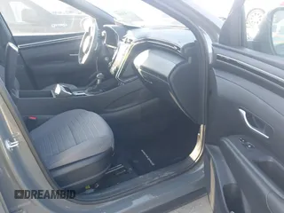 2024 Hyundai Santa Cruz SE z VIN 5NTJADAE5RH088273, wystawiony jako IAAI lot #41563660 z przebiegiem 14 873 mil mil oraz . Historia ofert i sprzedaży dostępna na DreamBid. Obrazek 5.