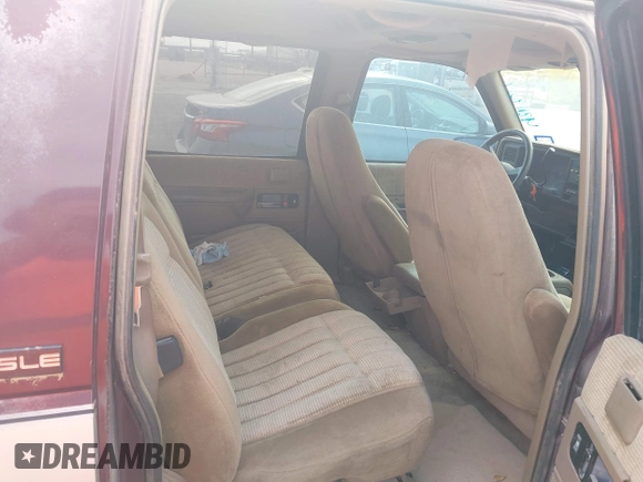 1993 GMC Suburban with VIN 1GKEC16KXPJ734150, listed as a IAAI auction lot 42114021 with 254,501 mi miles and . Bid and sale history available at DreamBid. Image 8.