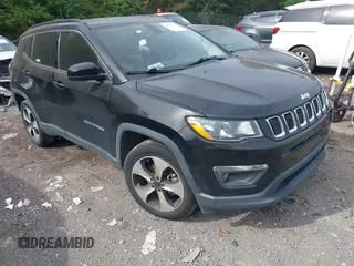 2018 Jeep Compass Latitude z VIN 3C4NJCBB8JT124640, wystawiony jako IAAI lot #42182791 z przebiegiem 179 376 mil mil oraz . Historia ofert i sprzedaży dostępna na DreamBid. Obrazek 1.