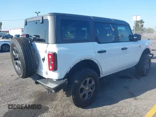 2024 Ford Bronco Badlands z VIN 1FMEE9BP5RLA09693, wystawiony jako IAAI lot #42146875 z przebiegiem 5 806 mil mil oraz . Historia ofert i sprzedaży dostępna na DreamBid. Obrazek 4.