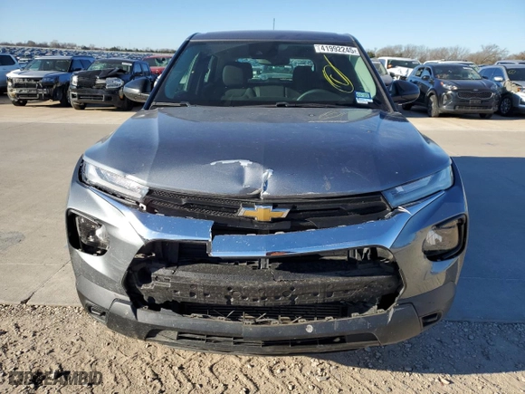 2021 Chevrolet TrailBlazer LS with VIN KL79MMS2XMB158029, listed as a Copart auction lot 41992245 with 47,104 mi miles and Salvage Title. Bid and sale history available at carsss.com. Image 5.