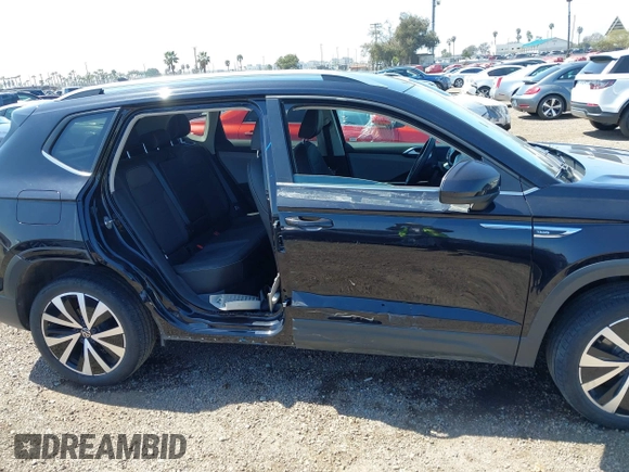 2022 Volkswagen Taos SE z VIN 3VVRX7B2XNM040120, wystawiony jako IAAI lot #41858923 z przebiegiem 35 341 mil mil oraz . Historia ofert i sprzedaży dostępna na DreamBid. Obrazek 6.