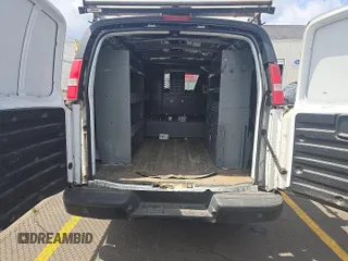 2017 GMC Savana z VIN 1GTZ7GFFXH1173960, wystawiony jako IAAI lot #42399701 z przebiegiem 192 878 mil mil oraz . Historia ofert i sprzedaży dostępna na DreamBid. Obrazek 8.