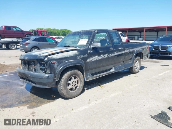 1996 Dodge Dakota z VIN 1B7GG23Y0TS645277, wystawiony jako IAAI lot #42226257 z przebiegiem 176 706 mil mil oraz . Historia ofert i sprzedaży dostępna na DreamBid. Obrazek 2.