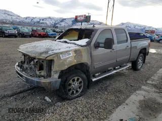 2012 GMC Sierra 2500HD SLT z VIN 1GT121C85CF158857, wystawiony jako Copart lot #87231394 z przebiegiem Nie podano mil oraz Nie do naprawy • Non repairable. Historia ofert i sprzedaży dostępna na DreamBid. Obrazek 1.