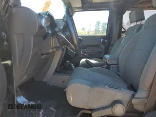 2007 Jeep Wrangler Sahara z VIN 1J4FA54177L183617, wystawiony jako Copart lot #49660785 z przebiegiem 178 846 mil mil oraz Szkoda całkowita • Salvage title. Historia ofert i sprzedaży dostępna na DreamBid. Obrazek 7.