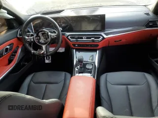 2024 BMW M3 Competition xDrive z VIN WBS43AY05RFT23854, wystawiony jako Copart lot #45918415 z przebiegiem Nie podano mil oraz Szkody całkowita. Historia ofert i sprzedaży dostępna na DreamBid. Obrazek 8.