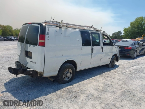 2005 Chevrolet Express Cargo Van with VIN 1GCGG25VX51226784, listed as a IAAI auction lot 42012325 with 537,878 mi miles. Bid and sale history available at carsss.com. Image 4.
