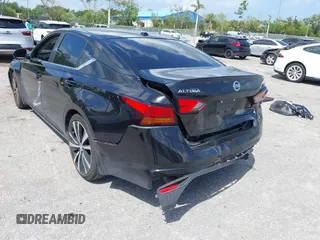 2020 Nissan Altima 2.5 SR with VIN 1N4BL4CV4LC180798, listed as a IAAI auction lot 41985650 with 88,720 mi miles. Bid and sale history available at carsss.com. Image 6.