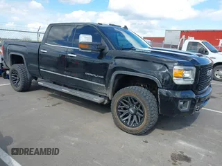 2019 GMC Sierra 2500HD Denali z VIN 1GT12SEY2KF232138, wystawiony jako IAAI lot #42168943 z przebiegiem 135 439 mil mil oraz . Historia ofert i sprzedaży dostępna na DreamBid. Obrazek 1.