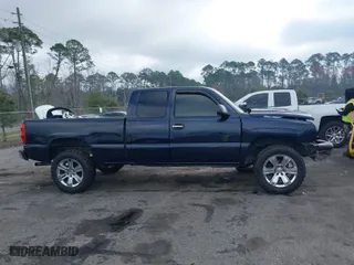 2007 Chevrolet Silverado 1500 Classic LT1 with VIN 1GCEC19V17Z204314, listed as a IAAI auction lot 41606290 with 223,824 mi miles. Bid and sale history available at carsss.com. Image 13.