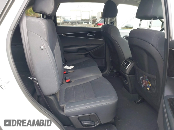 2020 Kia Sorento LX V6 with VIN 5XYPG4A51LG624013, listed as a IAAI auction lot 41129298 with 152,051 mi miles. Bid and sale history available at carsss.com. Image 8.