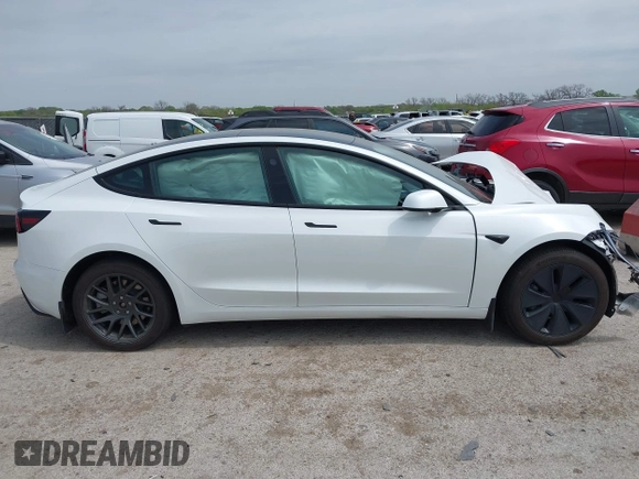 2024 Tesla Model 3 z VIN 5YJ3E1EAXRF853350, wystawiony jako IAAI lot #41946954 z przebiegiem Nie podano mil oraz . Historia ofert i sprzedaży dostępna na DreamBid. Obrazek 13.