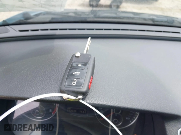 2012 Volkswagen Passat SE z VIN 1VWBP7A35CC025482, wystawiony jako IAAI lot #42280415 z przebiegiem 152 030 mil mil oraz . Historia ofert i sprzedaży dostępna na DreamBid. Obrazek 11.