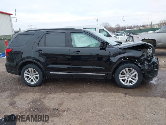 2018 Ford Explorer XLT z VIN 1FM5K7D8XJGA19202, wystawiony jako IAAI lot #41211513 z przebiegiem 120 407 mil mil oraz . Historia ofert i sprzedaży dostępna na DreamBid. Obrazek 13.