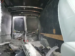 2018 Ford Transit z VIN 1FTYR2CM5JKB49173, wystawiony jako Copart lot #48511685 z przebiegiem Nie podano mil oraz Nie do naprawy. Historia ofert i sprzedaży dostępna na DreamBid. Obrazek 10.