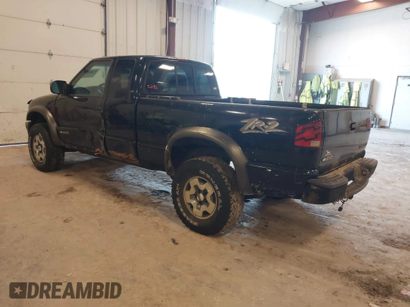 2002 Chevrolet S-10 LS with VIN 1GCCT19W728130377, listed as a IAAI auction lot 42003292 with 248,750 mi miles. Bid and sale history available at carsss.com. Image 3.