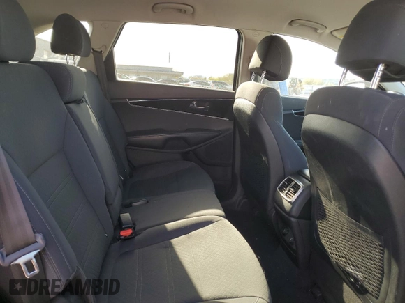 2017 Kia Sorento LX z VIN 5XYPG4A31HG240884, wystawiony jako Copart lot #52142315 z przebiegiem 88 556 mil mil oraz Szkoda całkowita • Salvage title. Historia ofert i sprzedaży dostępna na DreamBid. Obrazek 11.