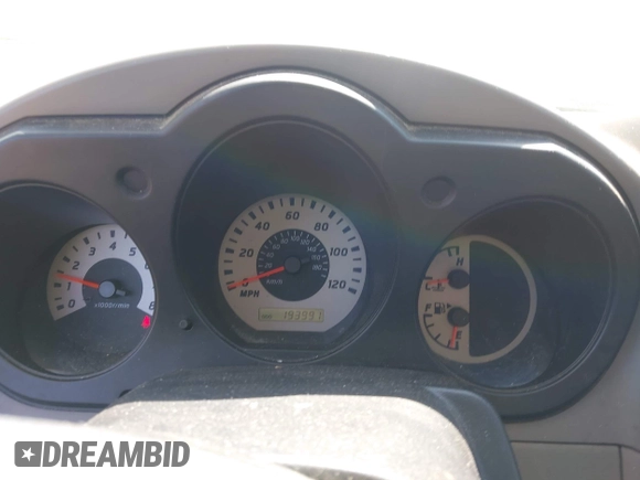 2004 Nissan Xterra XE z VIN 5N1ED28T94C680632, wystawiony jako IAAI lot #41938442 z przebiegiem 193 991 mil mil oraz . Historia ofert i sprzedaży dostępna na DreamBid. Obrazek 7.