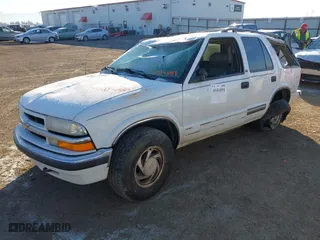 2000 Chevrolet Blazer LT with VIN 1GNDT13W1Y2144467, listed as a IAAI auction lot 41414551 with 245,235 mi miles. Bid and sale history available at carsss.com. Image 17.