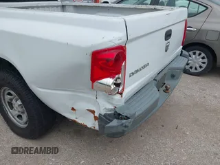 2007 Dodge Dakota ST z VIN 1D7HE22K57S173211, wystawiony jako IAAI lot #41917318 z przebiegiem 214 830 mil mil oraz . Historia ofert i sprzedaży dostępna na DreamBid. Obrazek 6.