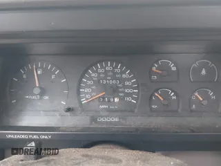 1996 Dodge Dakota z VIN 1B7FL26P3TS551971, wystawiony jako IAAI lot #42441145 z przebiegiem 131 063 mil mil oraz . Historia ofert i sprzedaży dostępna na DreamBid. Obrazek 7.