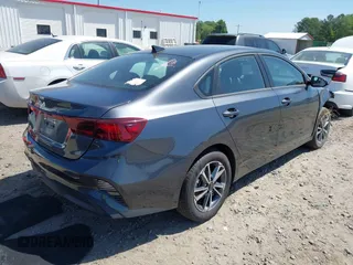 2024 Kia Forte LXS z VIN 3KPF24AD1RE758950, wystawiony jako IAAI lot #42102949 z przebiegiem 17 716 mil mil oraz . Historia ofert i sprzedaży dostępna na DreamBid. Obrazek 4.